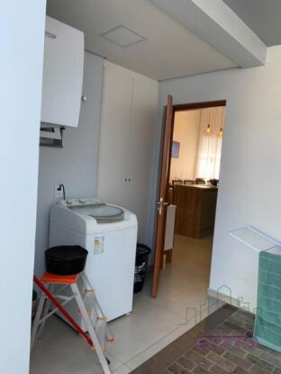 CASA PLANA NO CENTRO COM PISCINA