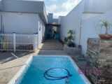 CASA PLANA NO CENTRO COM PISCINA