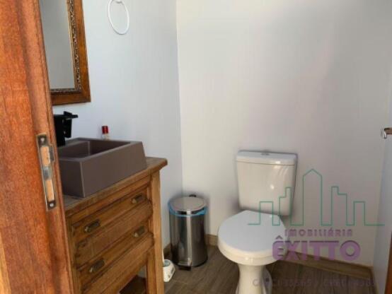 CASA PLANA NO CENTRO COM PISCINA