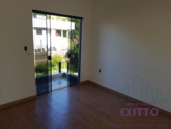 SOBRADO GEMINADO PRÓXIMO AO CENTRO