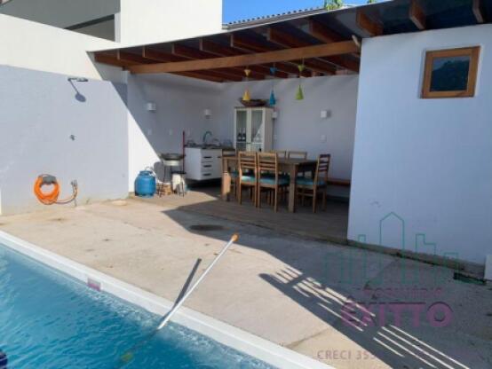 CASA PLANA NO CENTRO COM PISCINA