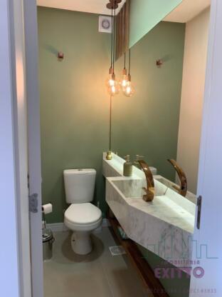 CASA PLANA NO CENTRO COM PISCINA