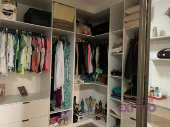 CASA PLANA NO CENTRO COM PISCINA