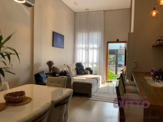 CASA PLANA NO CENTRO COM PISCINA